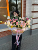 Композиция нежно-розовый цветов в КОРЗИНЕ
